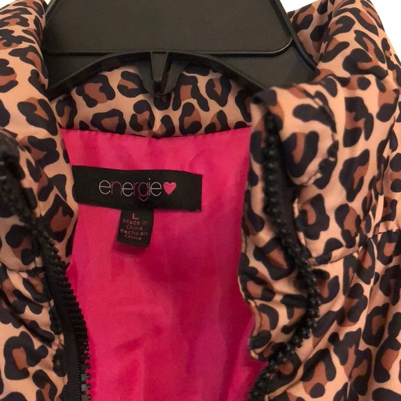 *TODAY ONY SALE*Like new puffer vest-Tiger print - Picture 2 of 5